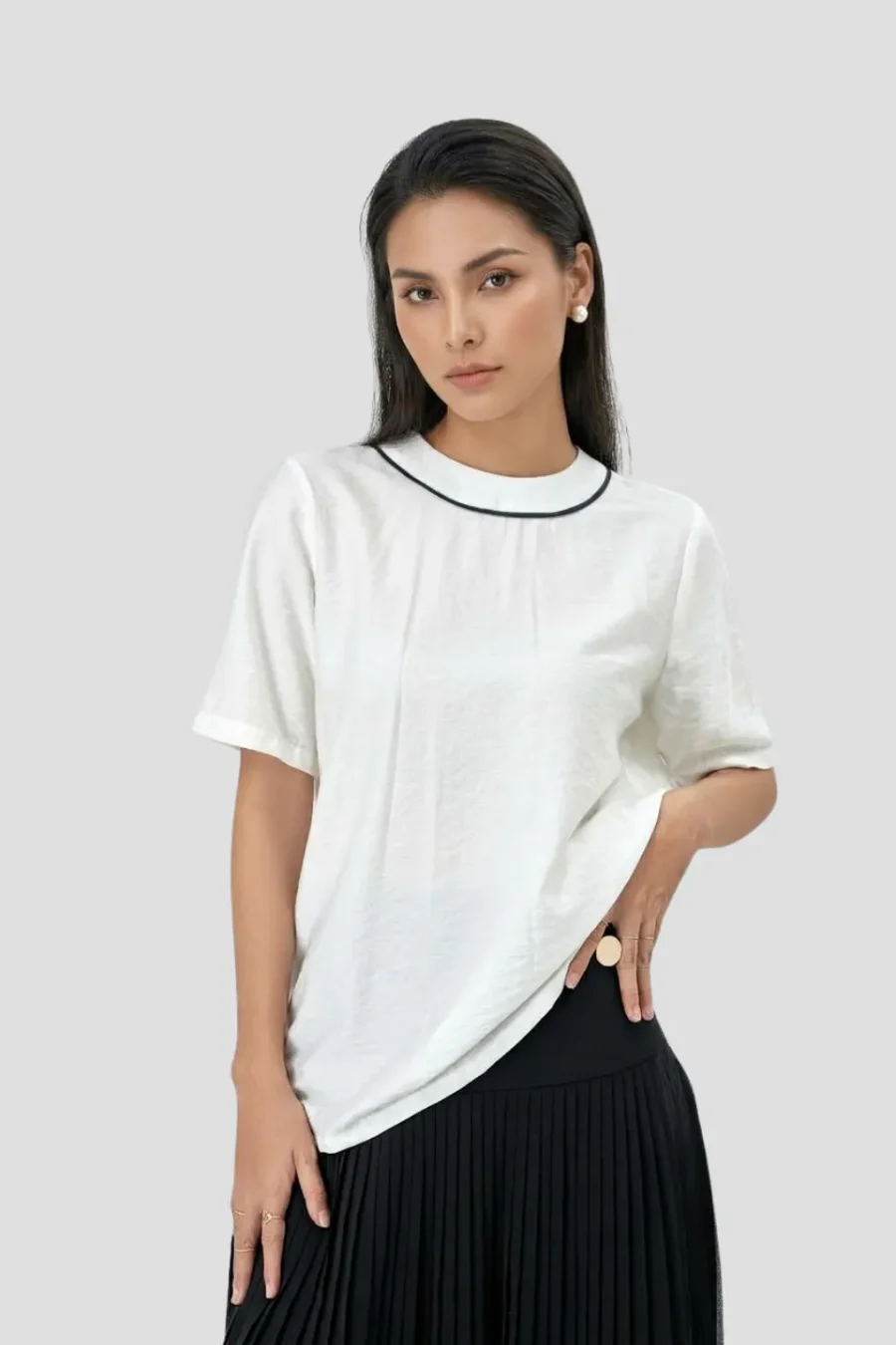 ÁO THUN VIỀN CỔ ĐEN