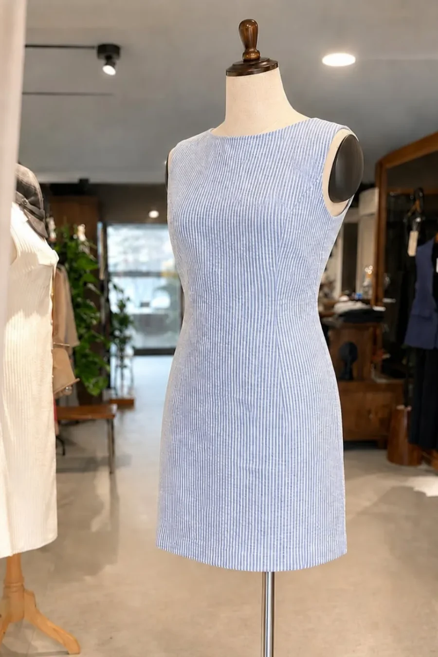 Tại store hestia Đầm Dứa Sọc Xanh Trắng Dáng Suông Không Tay