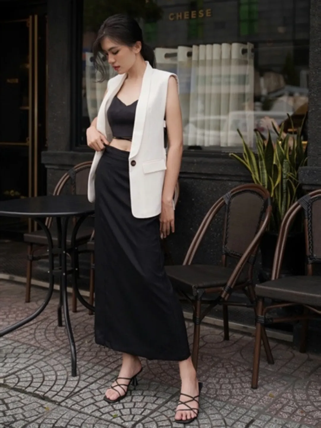 Áo Blazer Không Tay 4 Khoen Trắng Thanh lịch