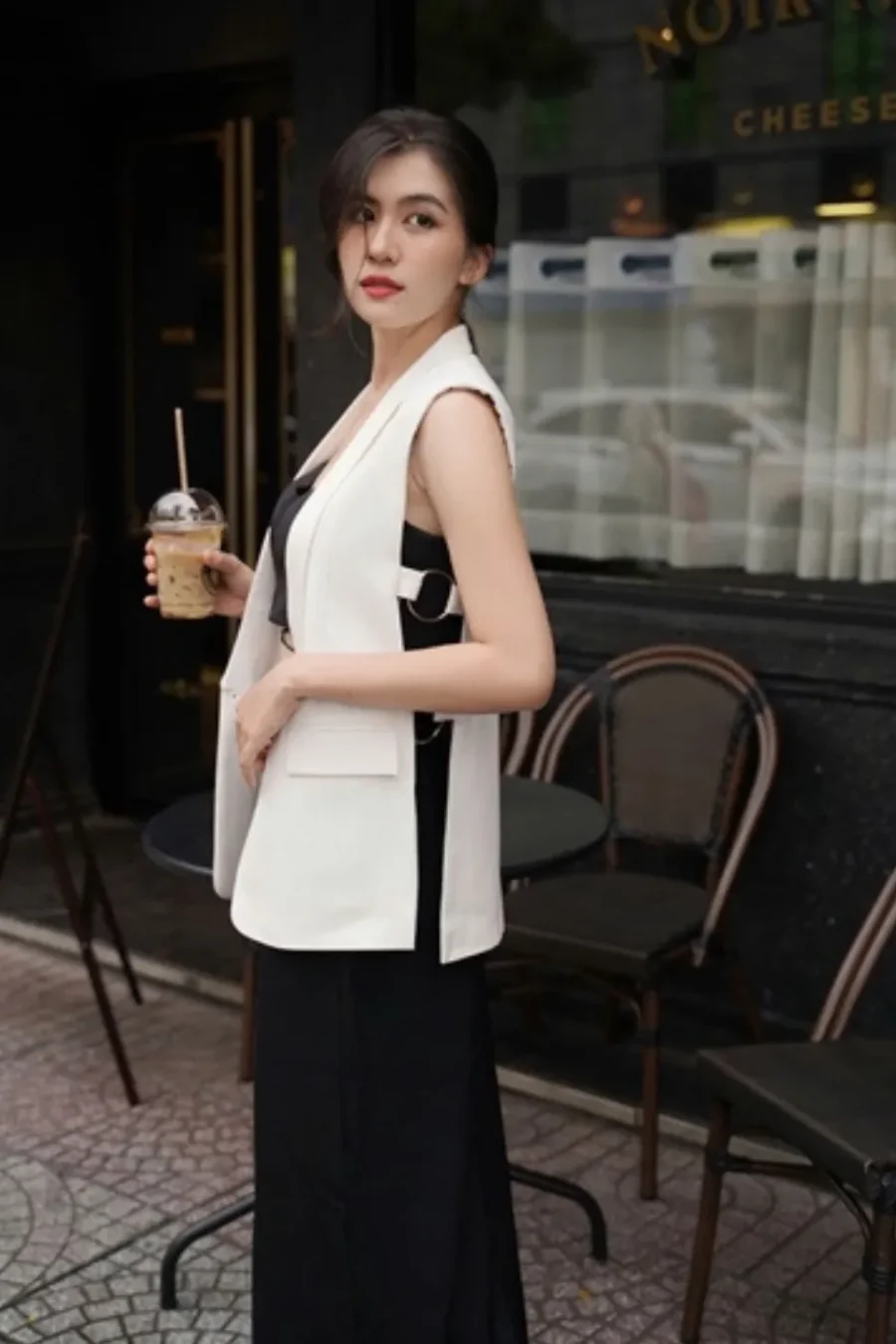 Áo Blazer Nữ văn phòng Không Tay 4 Khoen Trắng Thanh lịch