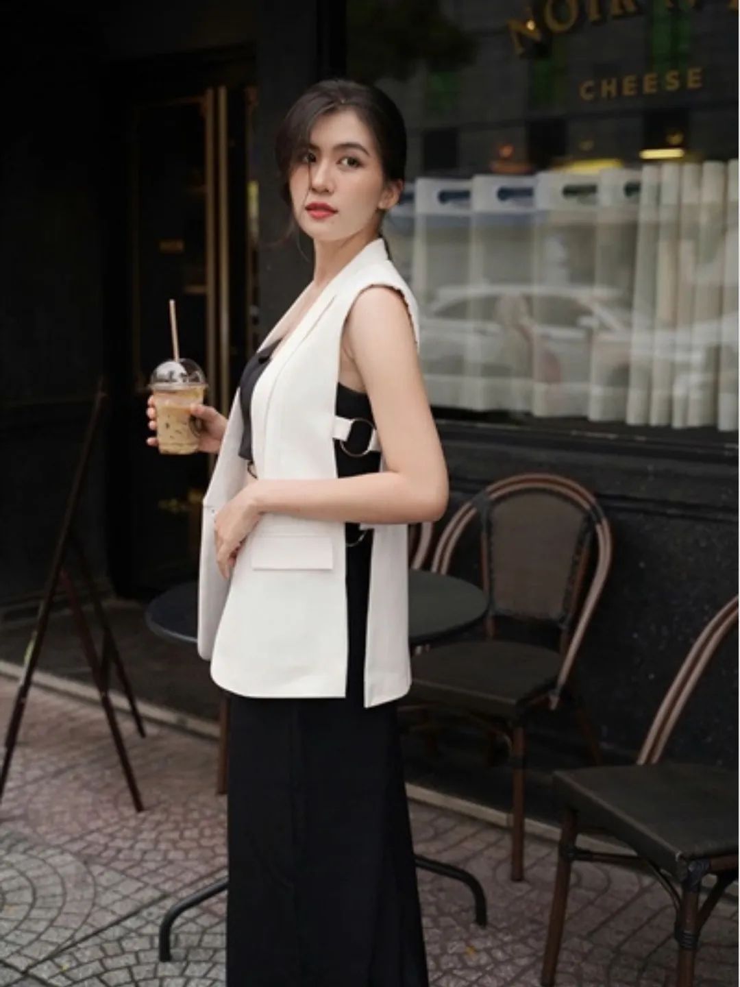 Áo Blazer Nữ văn phòng Không Tay 4 Khoen Trắng Thanh lịch