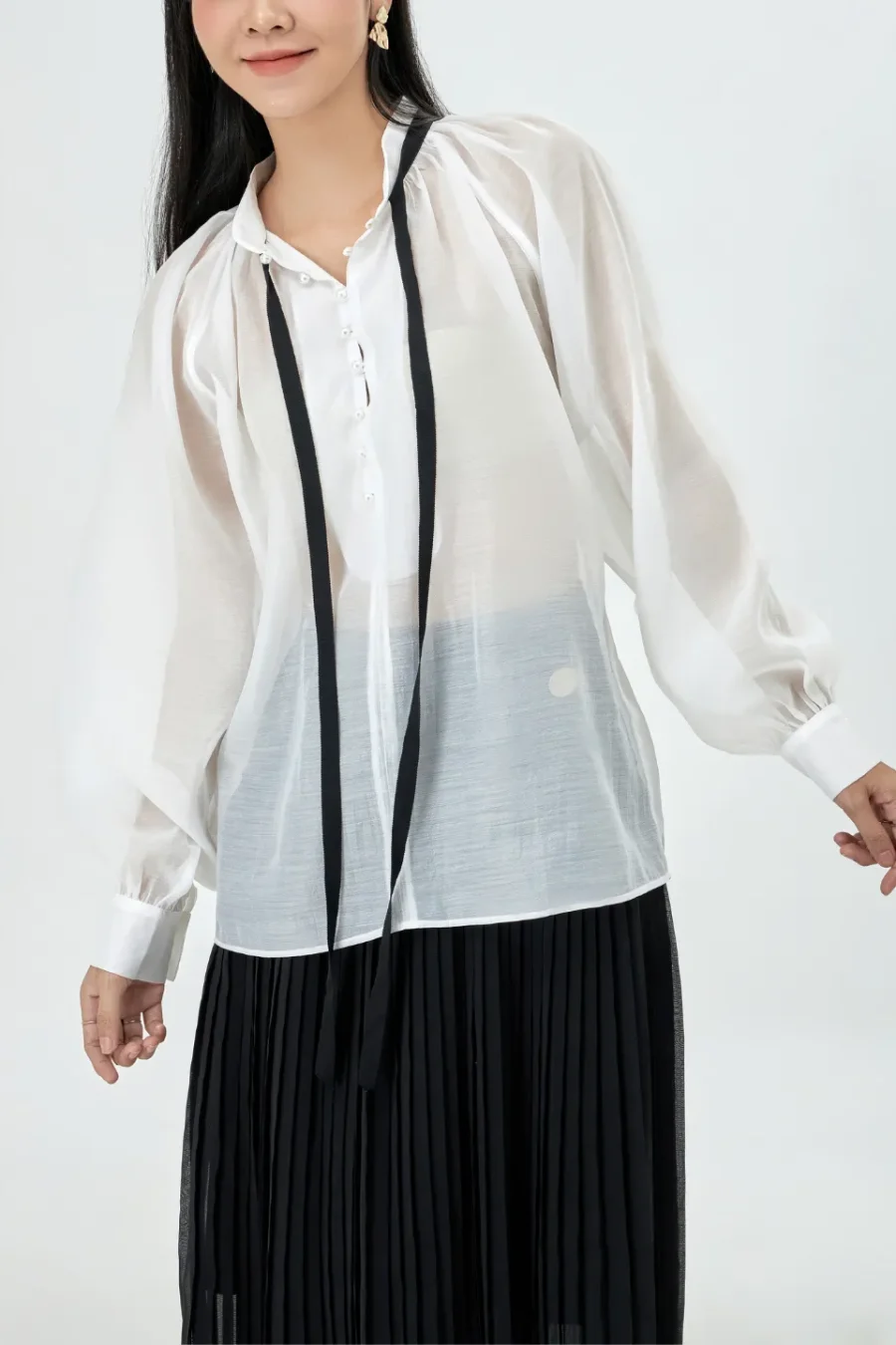 Áo Sheer Cổ Trụ Phối Ribbon